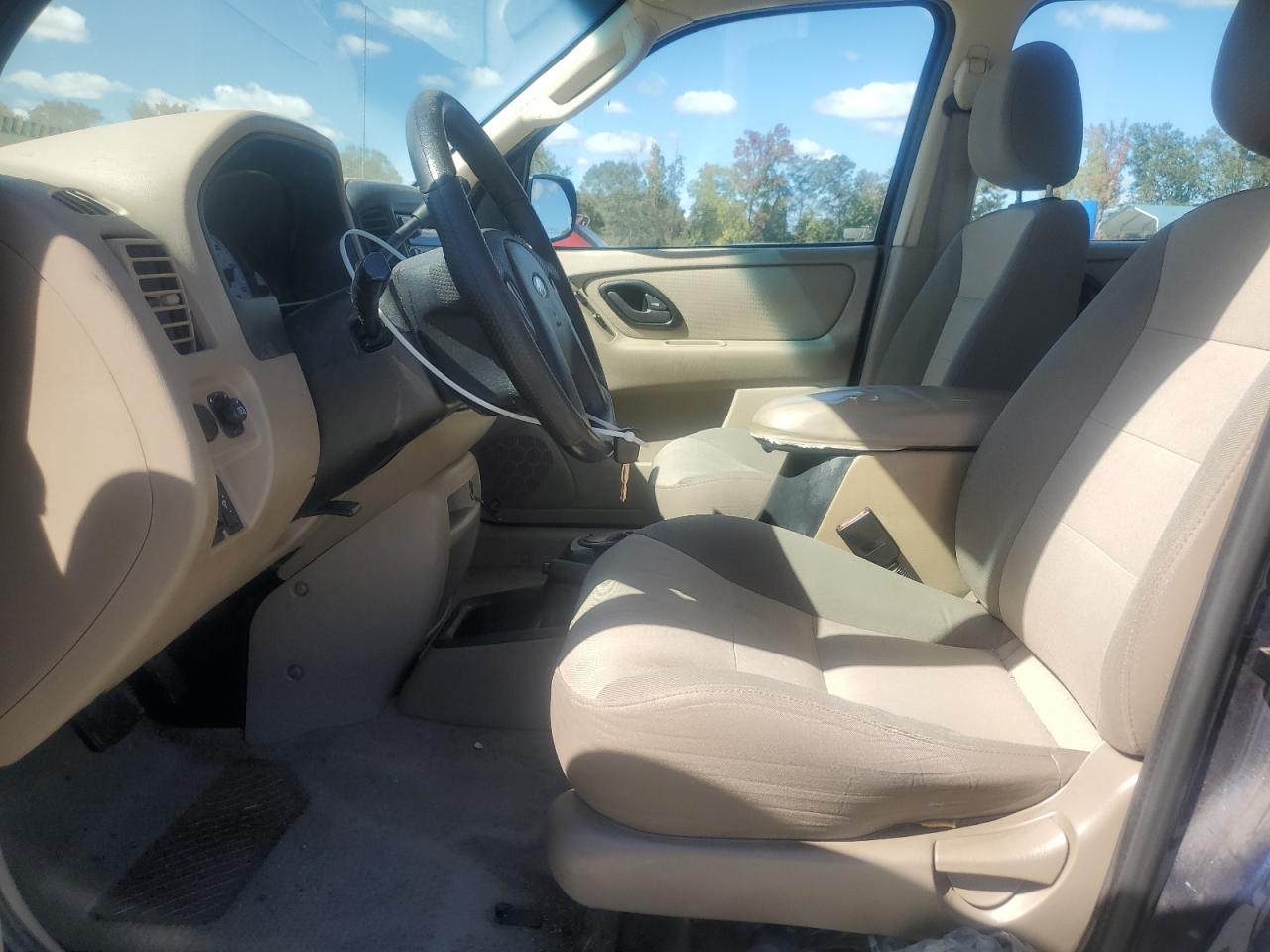 2003 Ford Escape Xls VIN: 1FMYU02103KA90638 Lot: 86146885