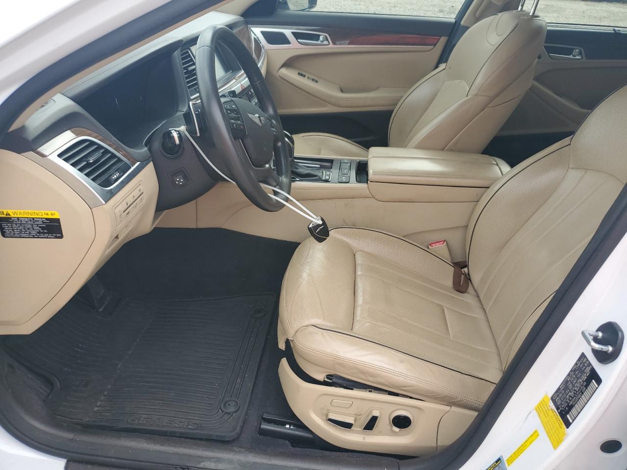 2015 Hyundai Genesis 3.8L VIN: KMHGN4JE3FU100298 Lot: 85576085