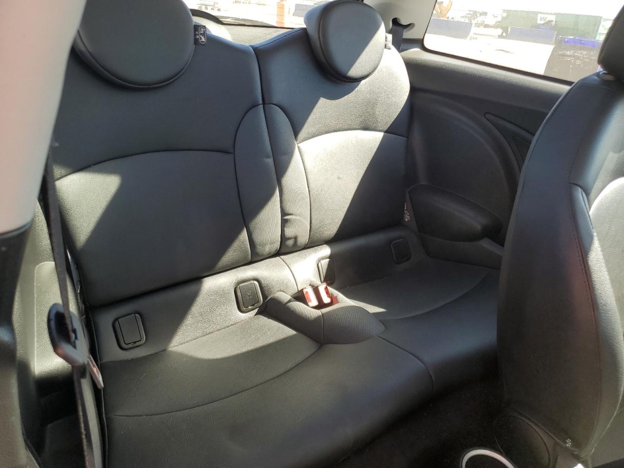 2010 Mini Cooper S VIN: WMWMF7C58ATZ73401 Lot: 81931295