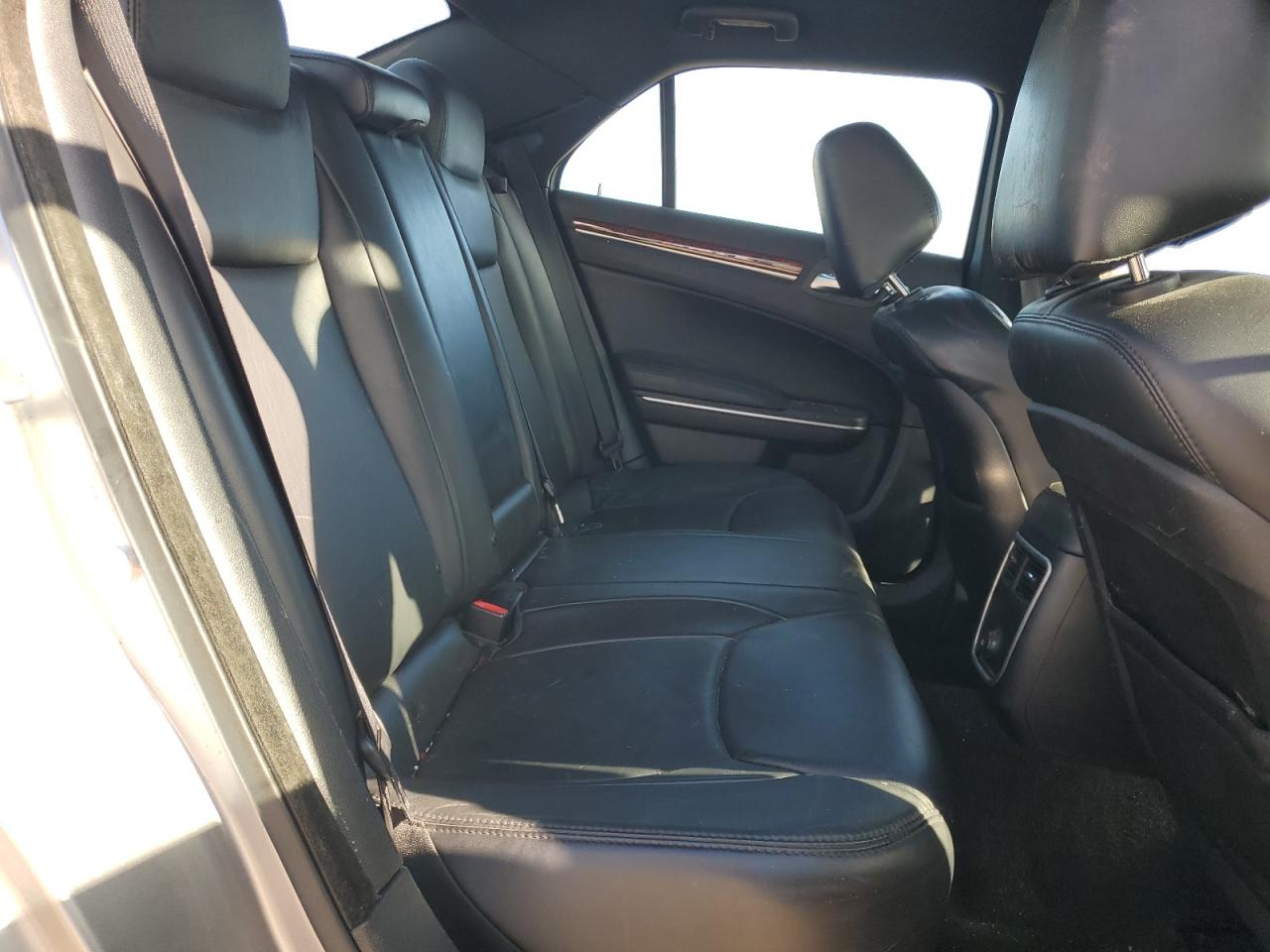 2013 Chrysler 300 VIN: 2C3CCAAG0DH658431 Lot: 82702025