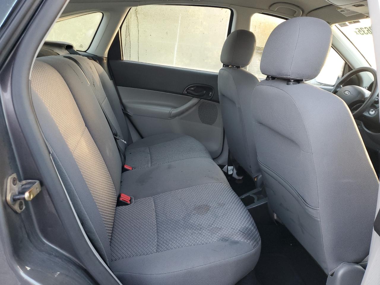 2005 Ford Focus Zx5 VIN: 3FAFP37N45R151980 Lot: 86819635
