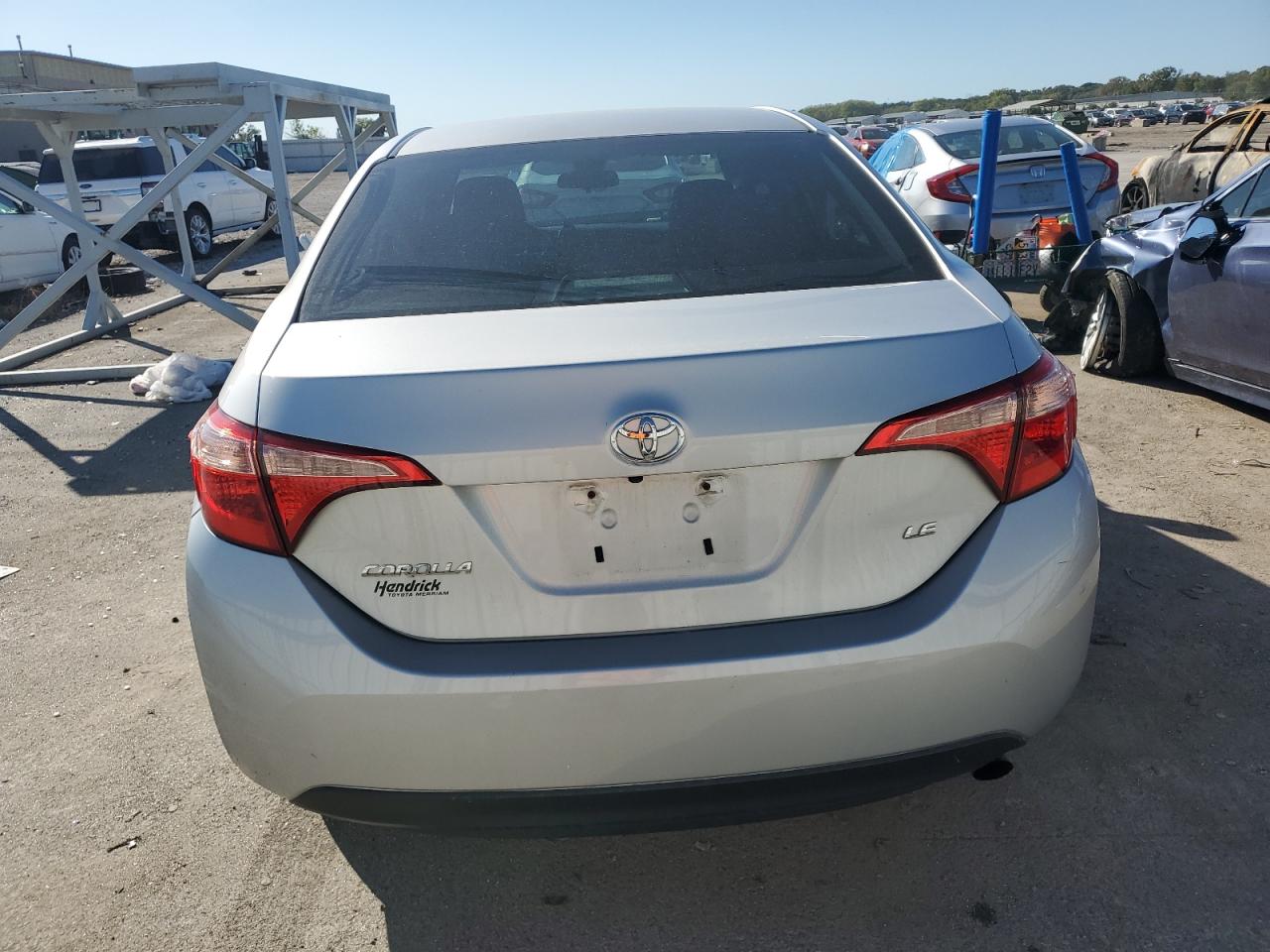 2018 Toyota Corolla L VIN: 5YFBURHE5JP833060 Lot: 85713845