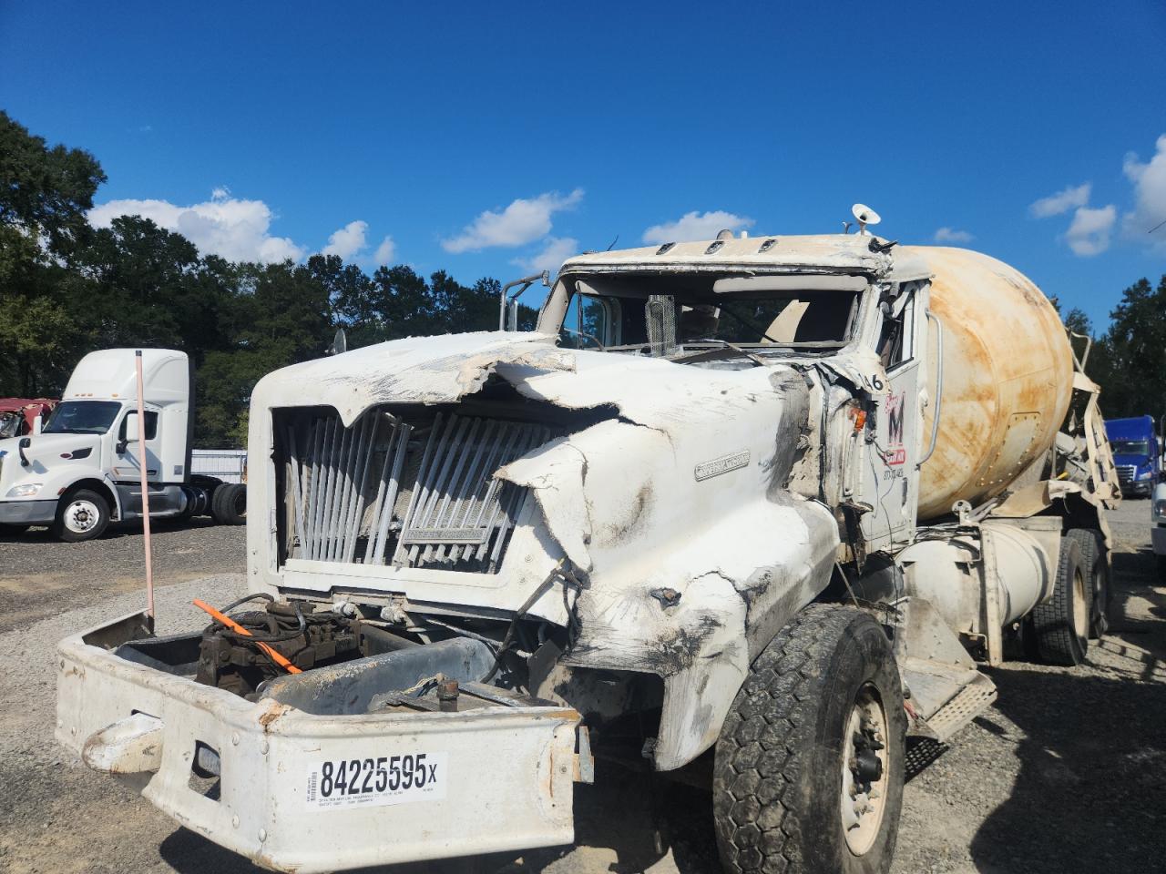 2000 International 5600 5600I VIN: 1HTXHAHT4YJ005335 Lot: 84225595