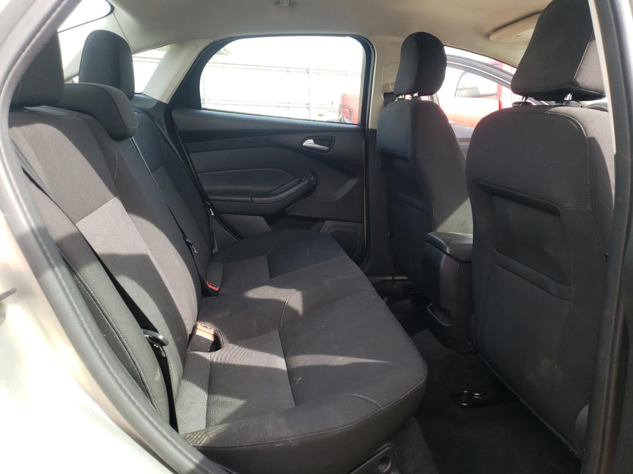 2015 Ford Focus Se VIN: 1FADP3F23FL325813 Lot: 85661485