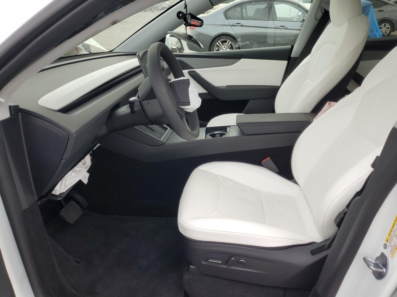 2026 Tesla Model Y VIN: 7SAYGDED0TF439872 Lot: 85552985