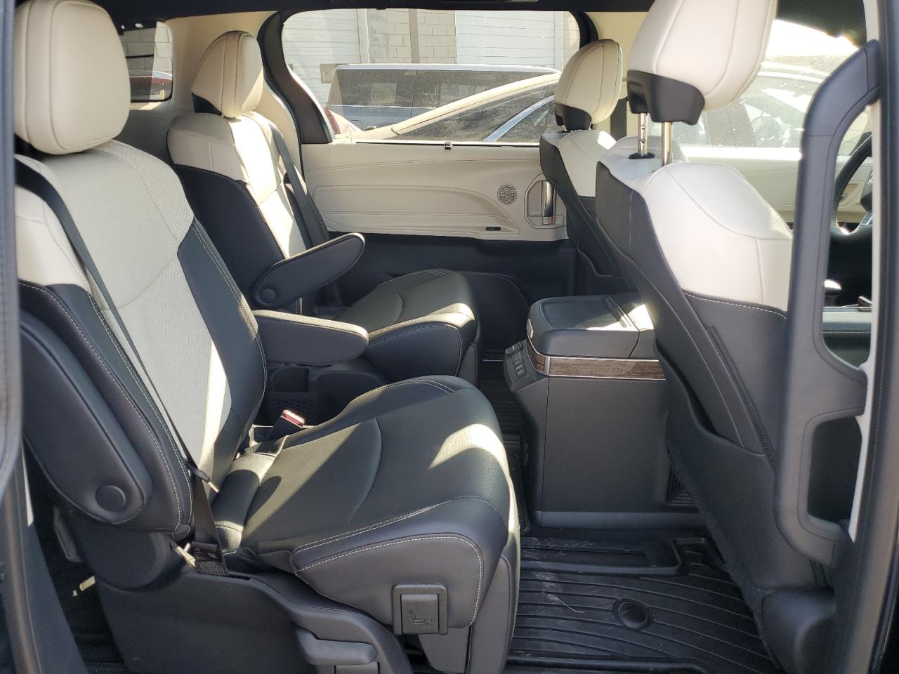 2025 Toyota Sienna Limited VIN: 5TDESKFC5SS214138 Lot: 84809055