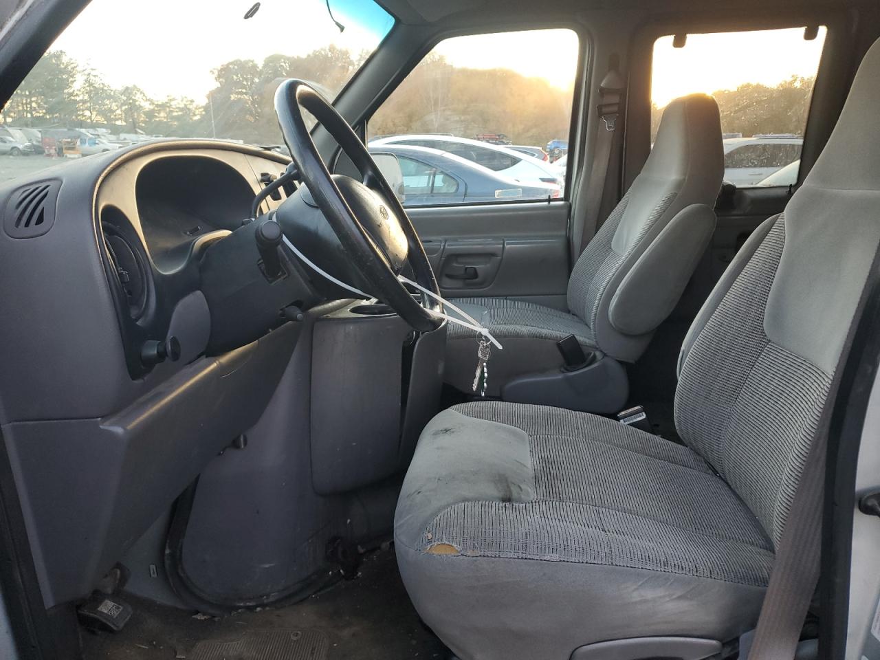 1998 Ford Econoline E350 Super Duty VIN: 1FBSS31S5WHB70678 Lot: 90042505