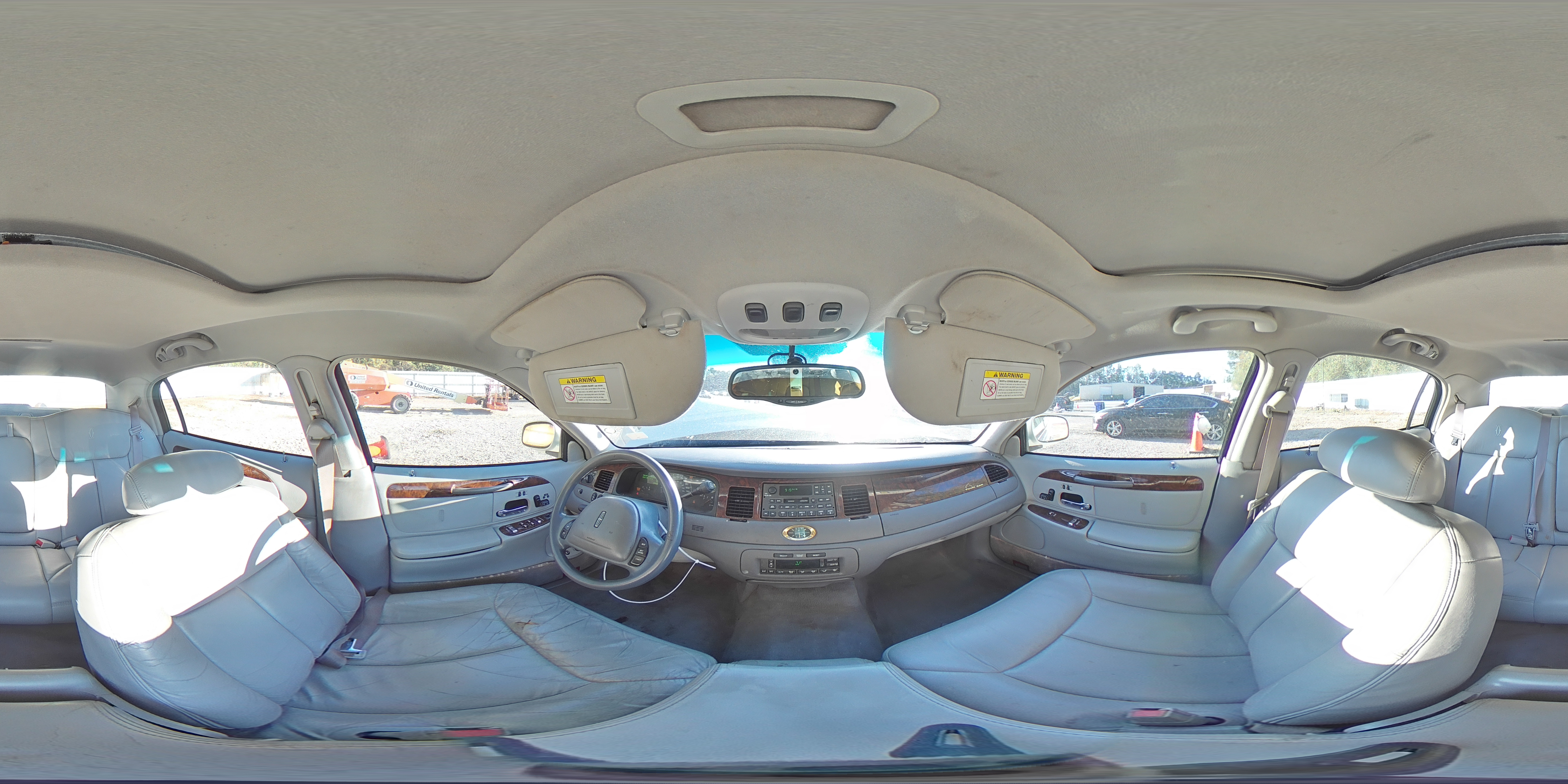 2002 Lincoln Town Car Cartier VIN: 1LNHM83W62Y666849 Lot: 82188075