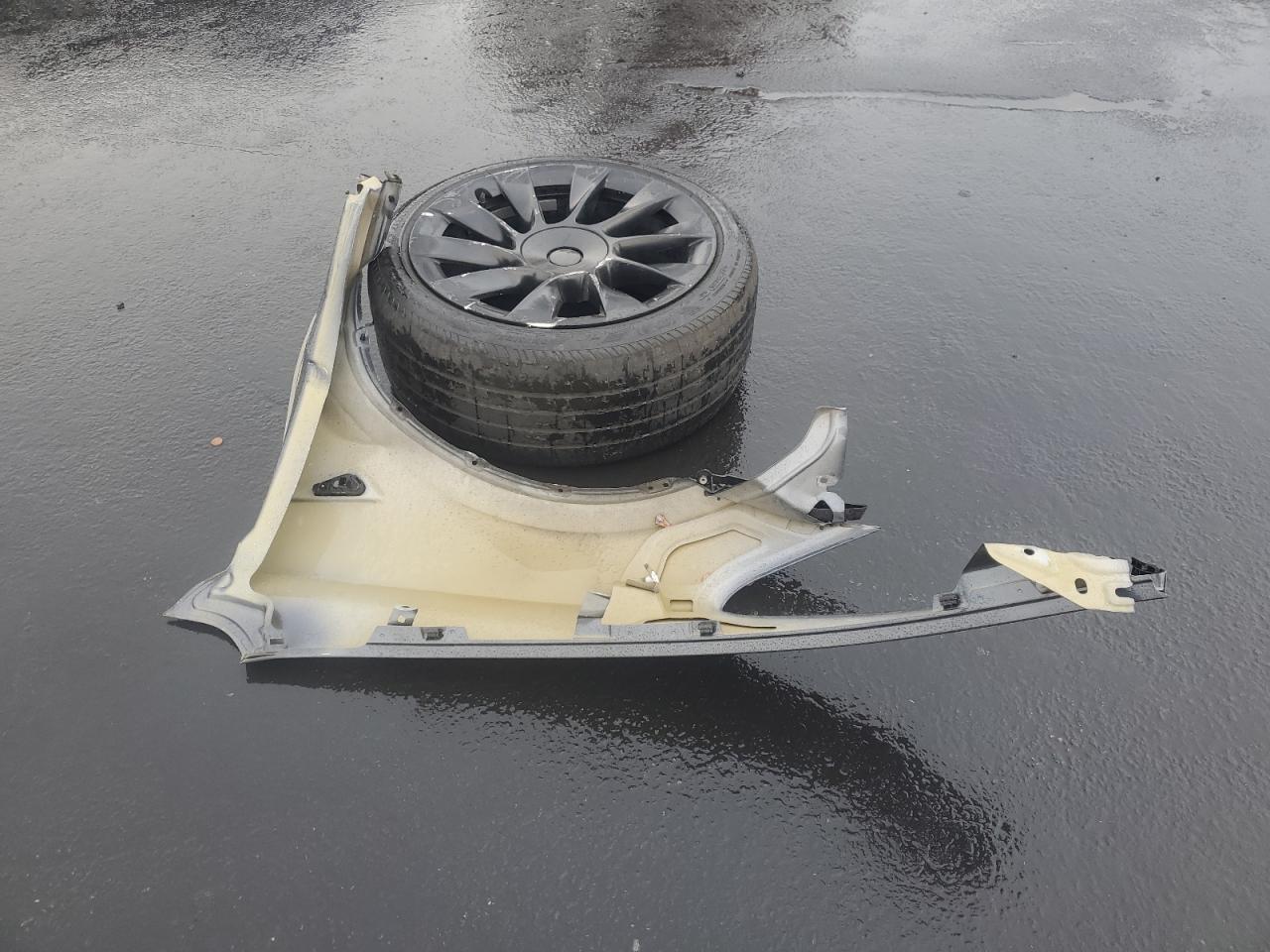 2022 Tesla Model Y VIN: 7SAYGDEE4NF559377 Lot: 84427275