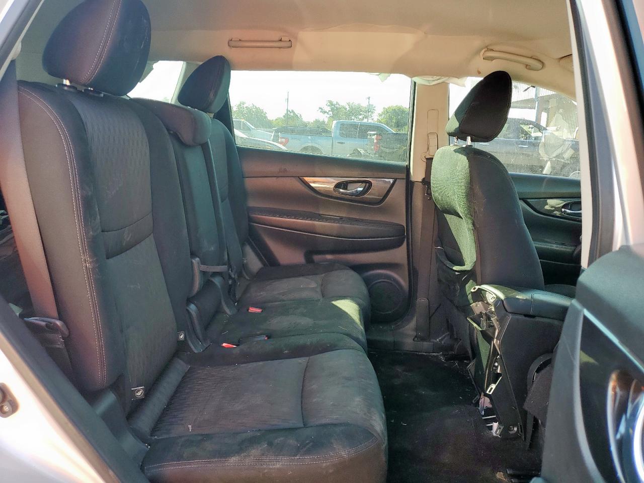 2018 Nissan Rogue S VIN: JN8AT2MT4JW461698 Lot: 85152445