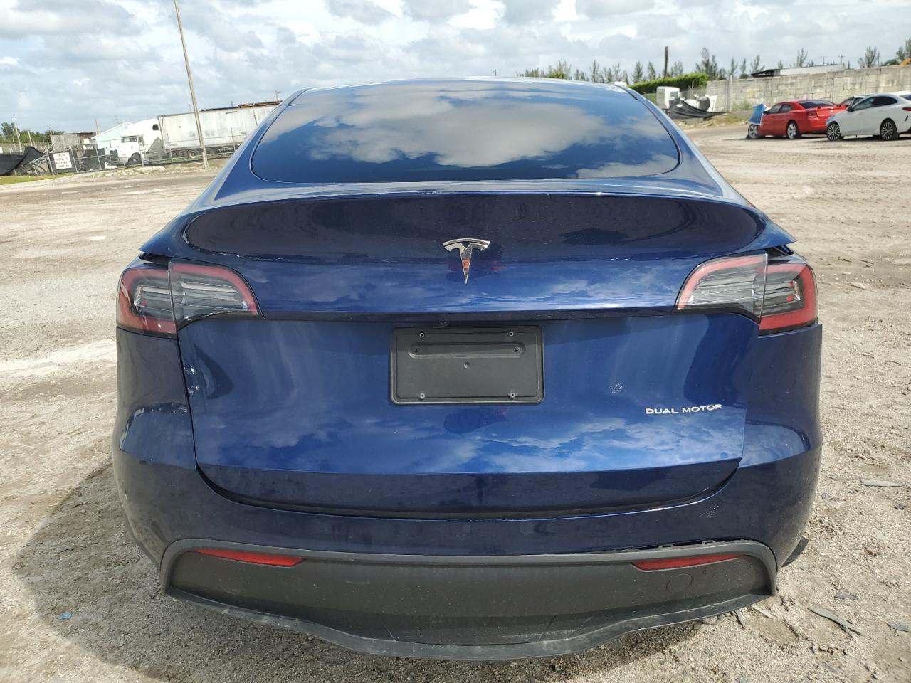 2023 Tesla Model Y VIN: 7SAYGDEE8PA111272 Lot: 81954625