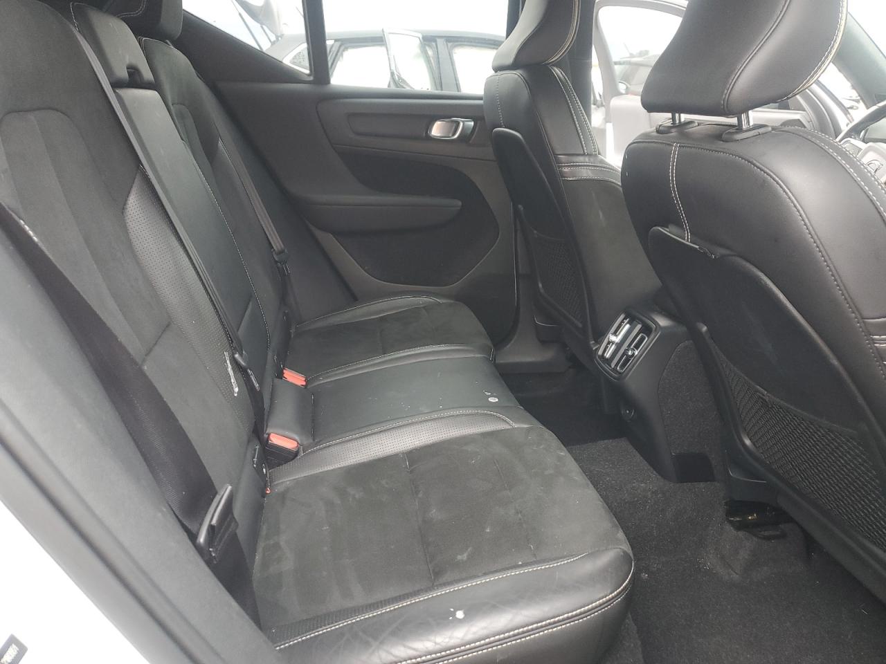 2020 Volvo Xc40 T5 R-Design VIN: YV4162UM5L2180951 Lot: 90300985