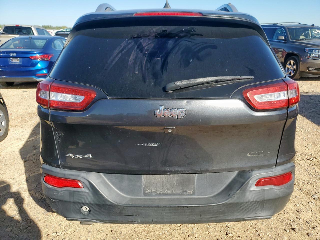 2016 Jeep Cherokee Latitude VIN: 1C4PJMCB8GW123326 Lot: 90939145