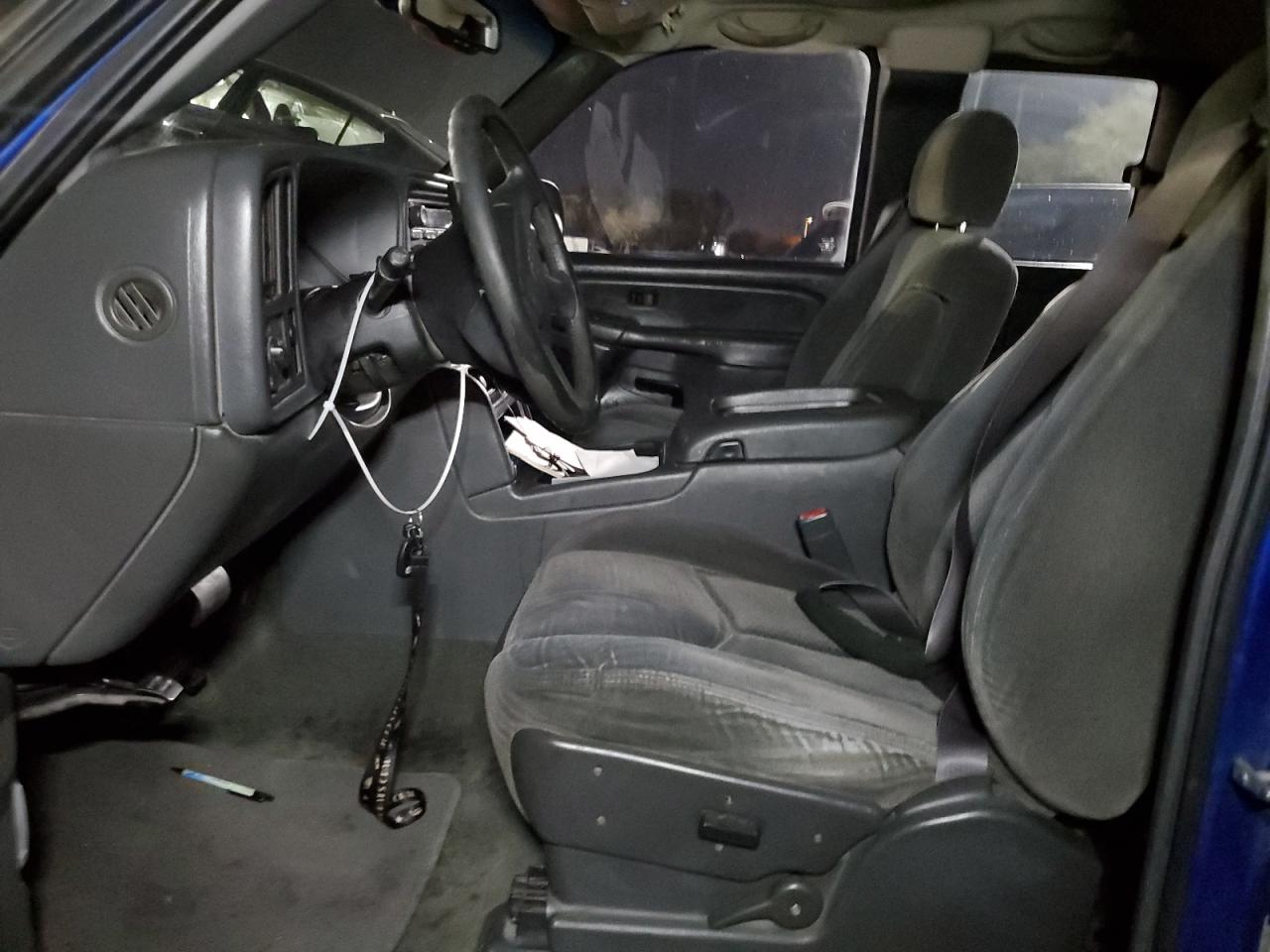 2004 Chevrolet Silverado VIN: 228068 Lot: 86601845