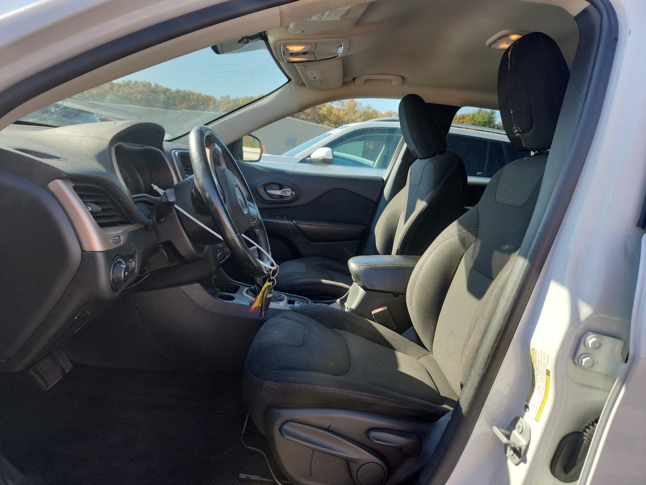 2016 Jeep Cherokee Latitude VIN: 1C4PJMCS4GW372335 Lot: 86886035