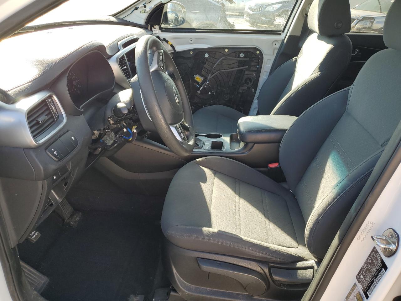 2019 Kia Sorento L VIN: 5XYPG4A34KG611060 Lot: 85113975