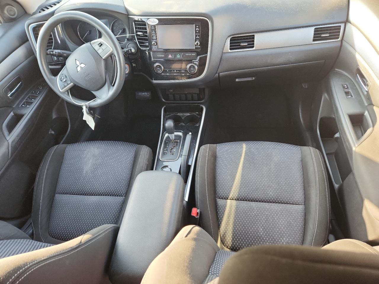 2018 Mitsubishi Outlander Es VIN: JA4AD2A32JZ002904 Lot: 81310015