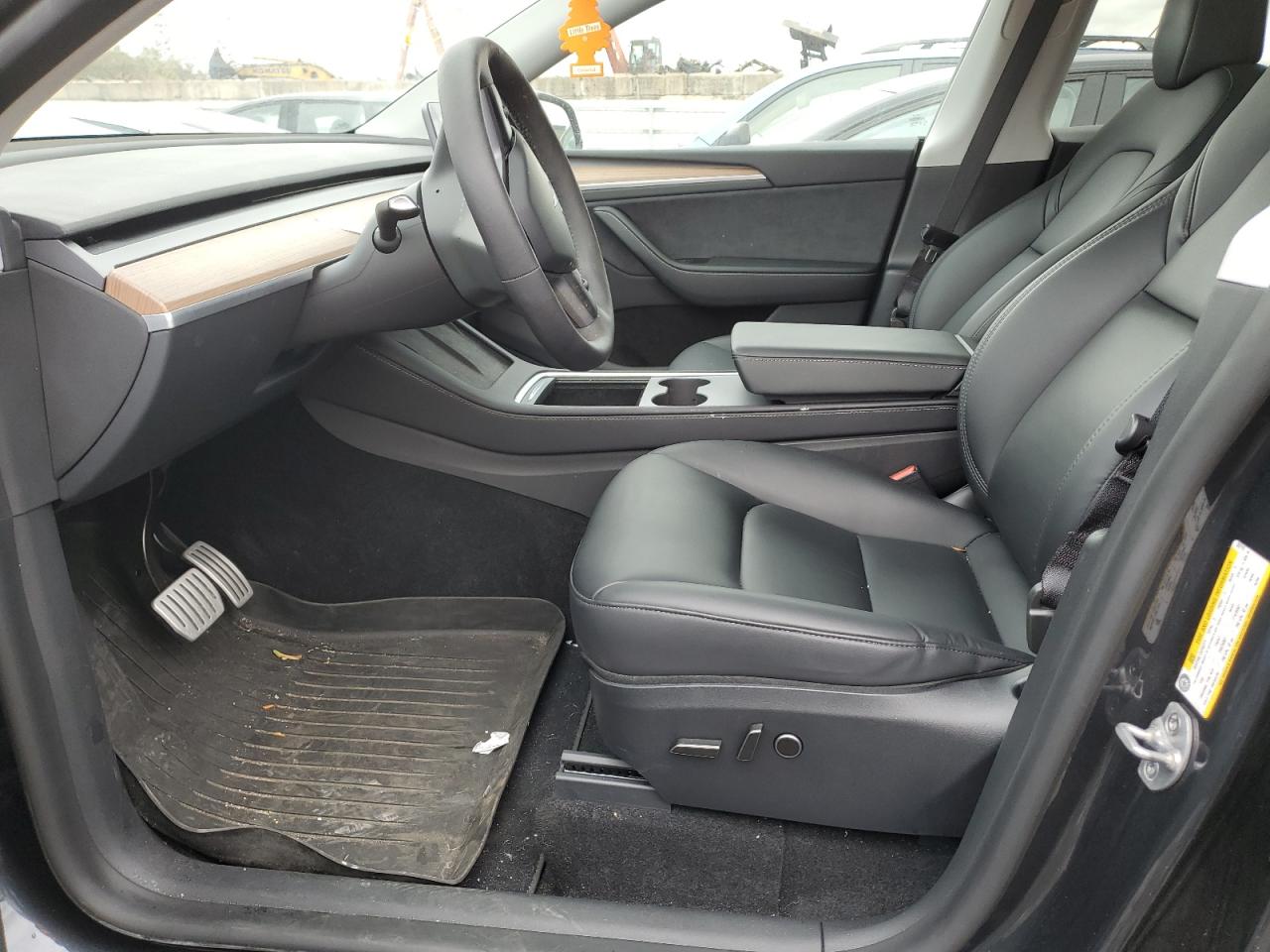 2024 Tesla Model Y VIN: 7SAYGDEF9RA322718 Lot: 86331745