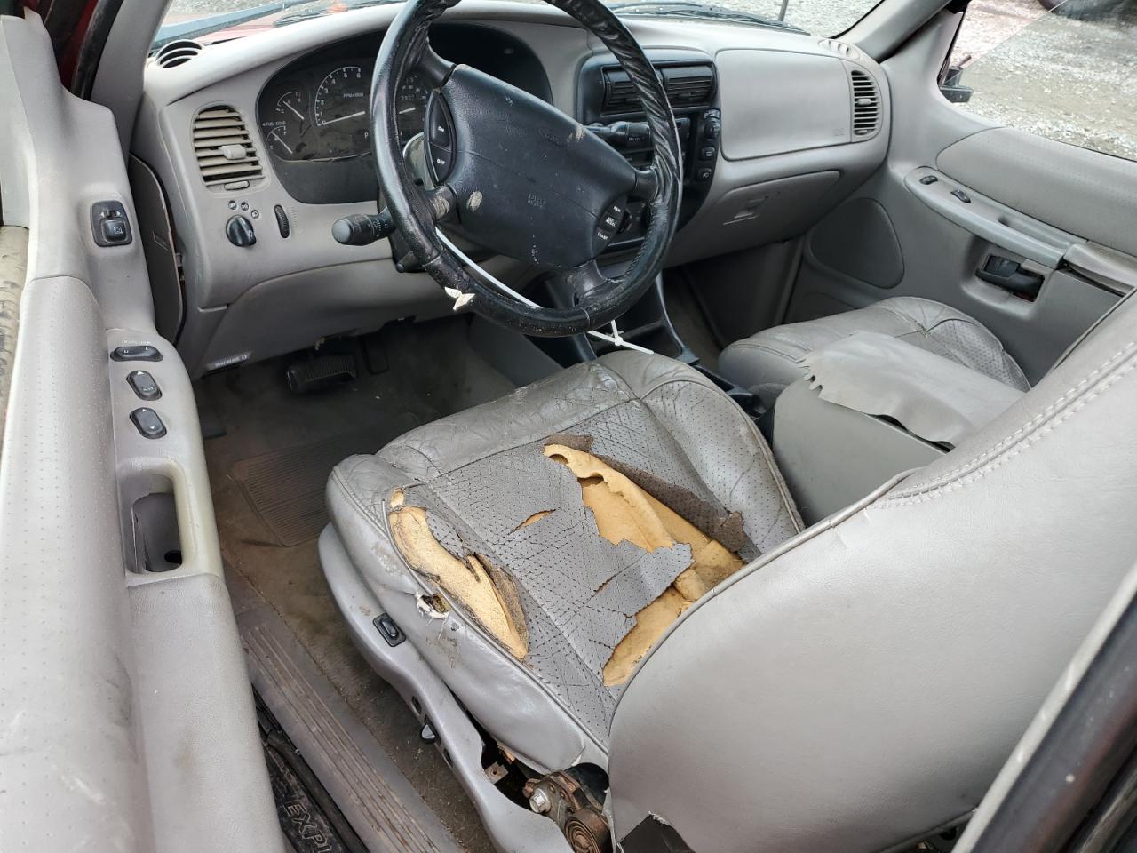 1998 Ford Explorer VIN: 1FMYU24E9WUB90001 Lot: 84812255