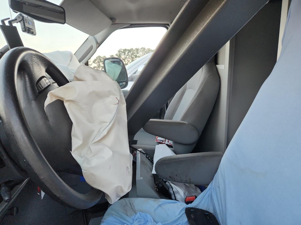 2016 Ford Econoline E350 Super Duty Cutaway Van VIN: 1FDWE3FS6GDC42831 Lot: 83987495