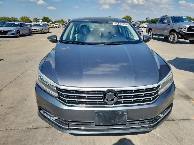 Седаны VOLKSWAGEN PASSAT 2016 Серый