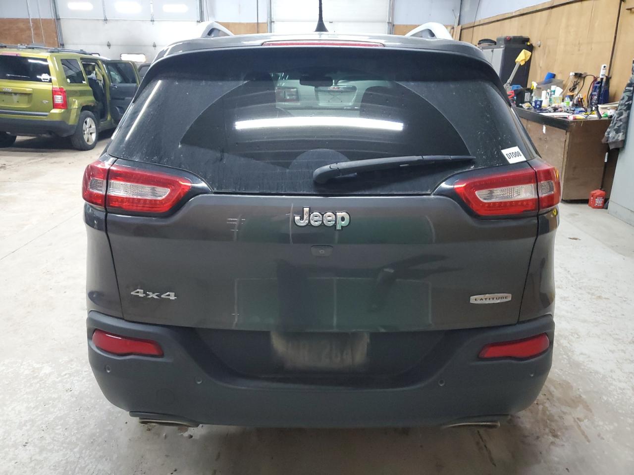 2016 Jeep Cherokee Latitude VIN: 1C4PJMCS3GW253806 Lot: 82377415