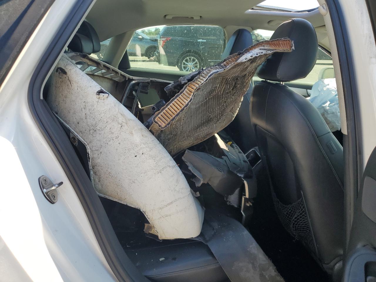 2011 Audi A4 Premium VIN: WAUAFAFL0BN037725 Lot: 82308745