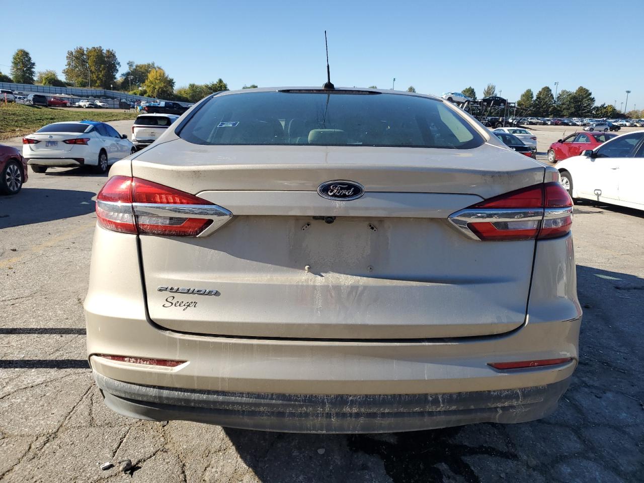 2019 Ford Fusion S VIN: 3FA6P0G78KR268621 Lot: 90687755