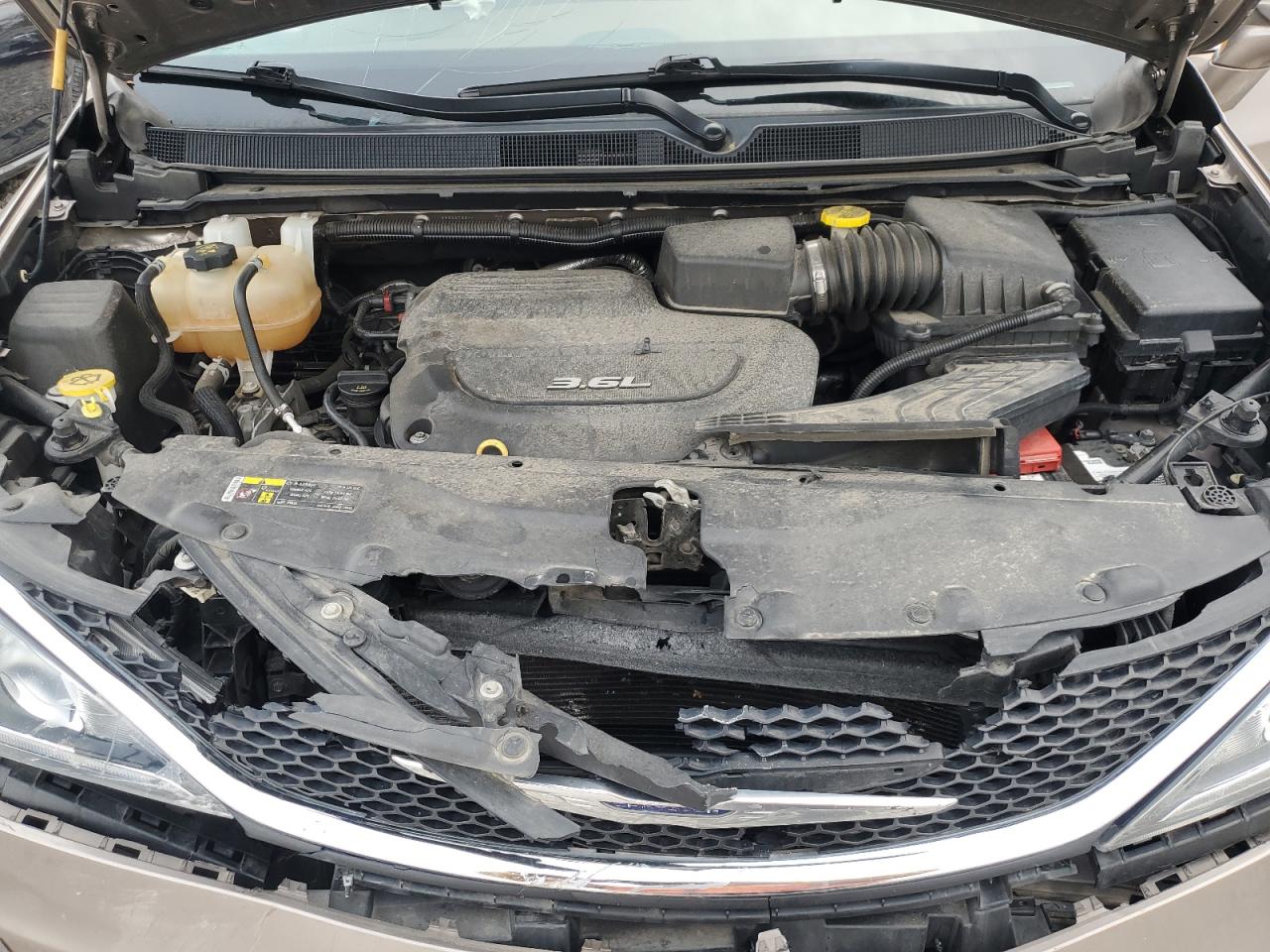 2017 Chrysler Pacifica Limited VIN: 2C4RC1GG5HR592603 Lot: 87089725