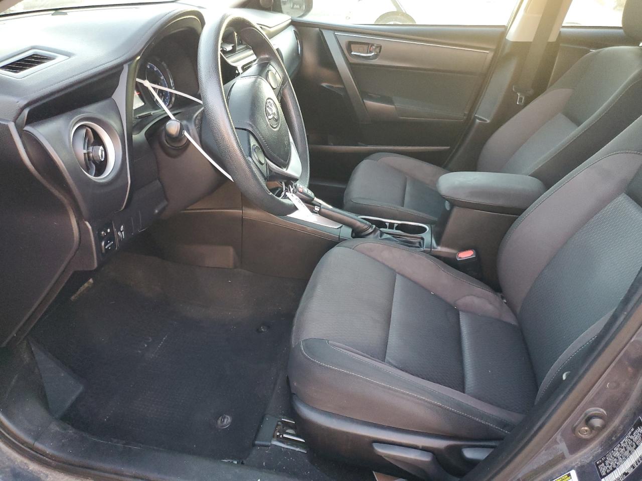 2018 Toyota Corolla L VIN: 5YFBURHE5JP851896 Lot: 82432425