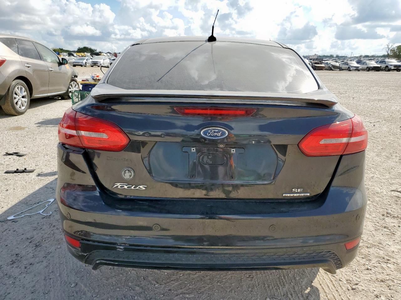 2015 Ford Focus Se VIN: 1FADP3F21FL227461 Lot: 85273325