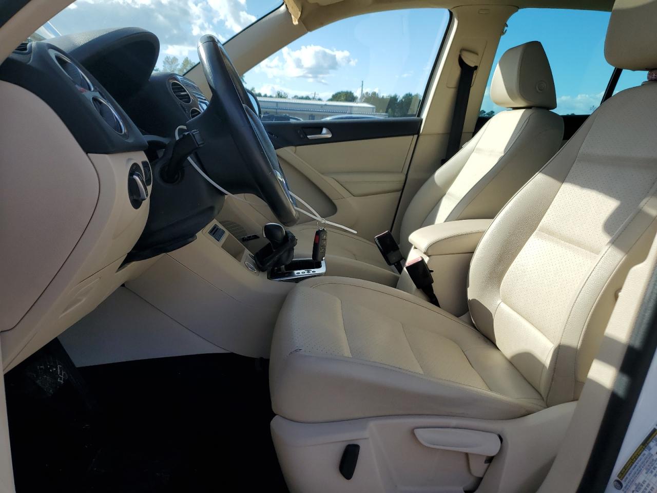 2015 Volkswagen Tiguan S VIN: WVGAV7AX3FW582994 Lot: 81964165