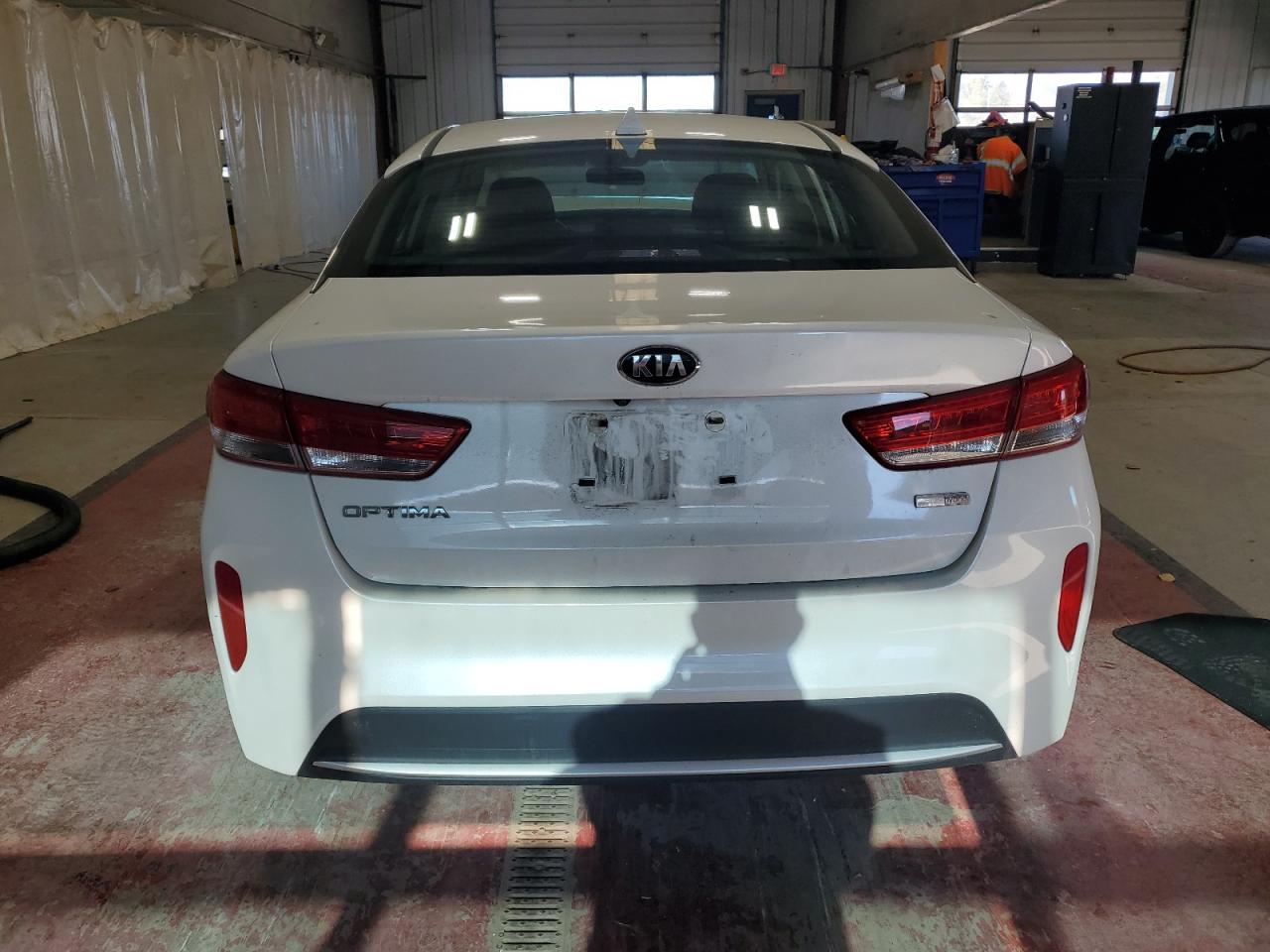 2017 Kia Optima Hybrid VIN: KNAGT4LE3H5018637 Lot: 82246435