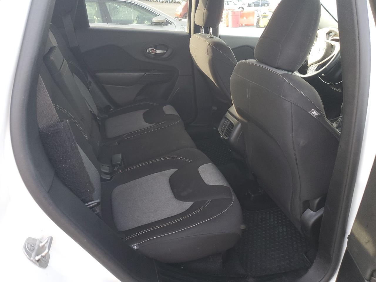 2014 Jeep Cherokee Latitude VIN: 1C4PJMCS3EW220947 Lot: 82198075