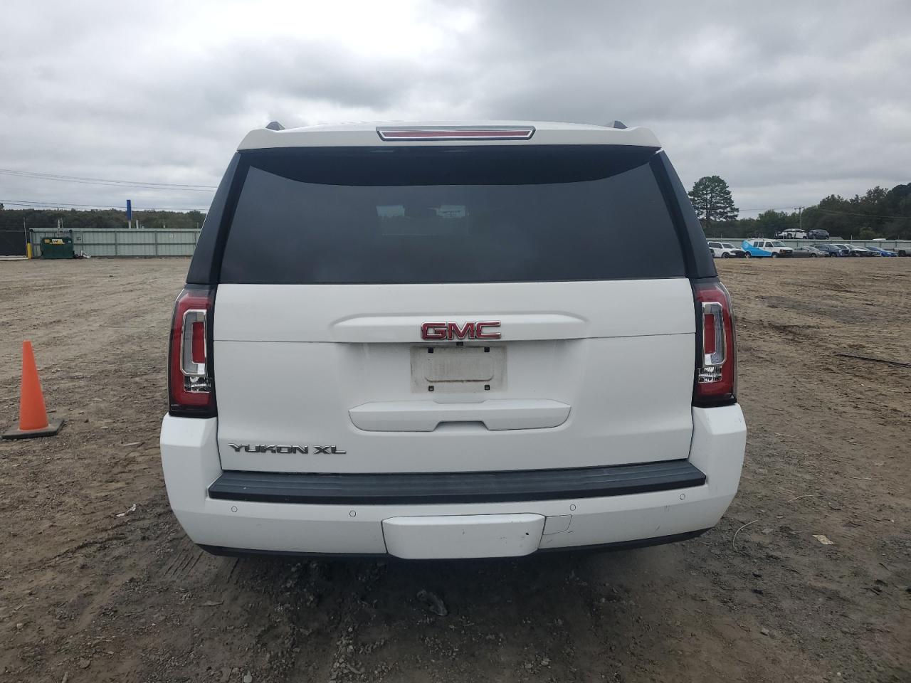 2015 GMC Yukon Xl C1500 Sle VIN: 1GKS1GKC5FR691301 Lot: 82719135