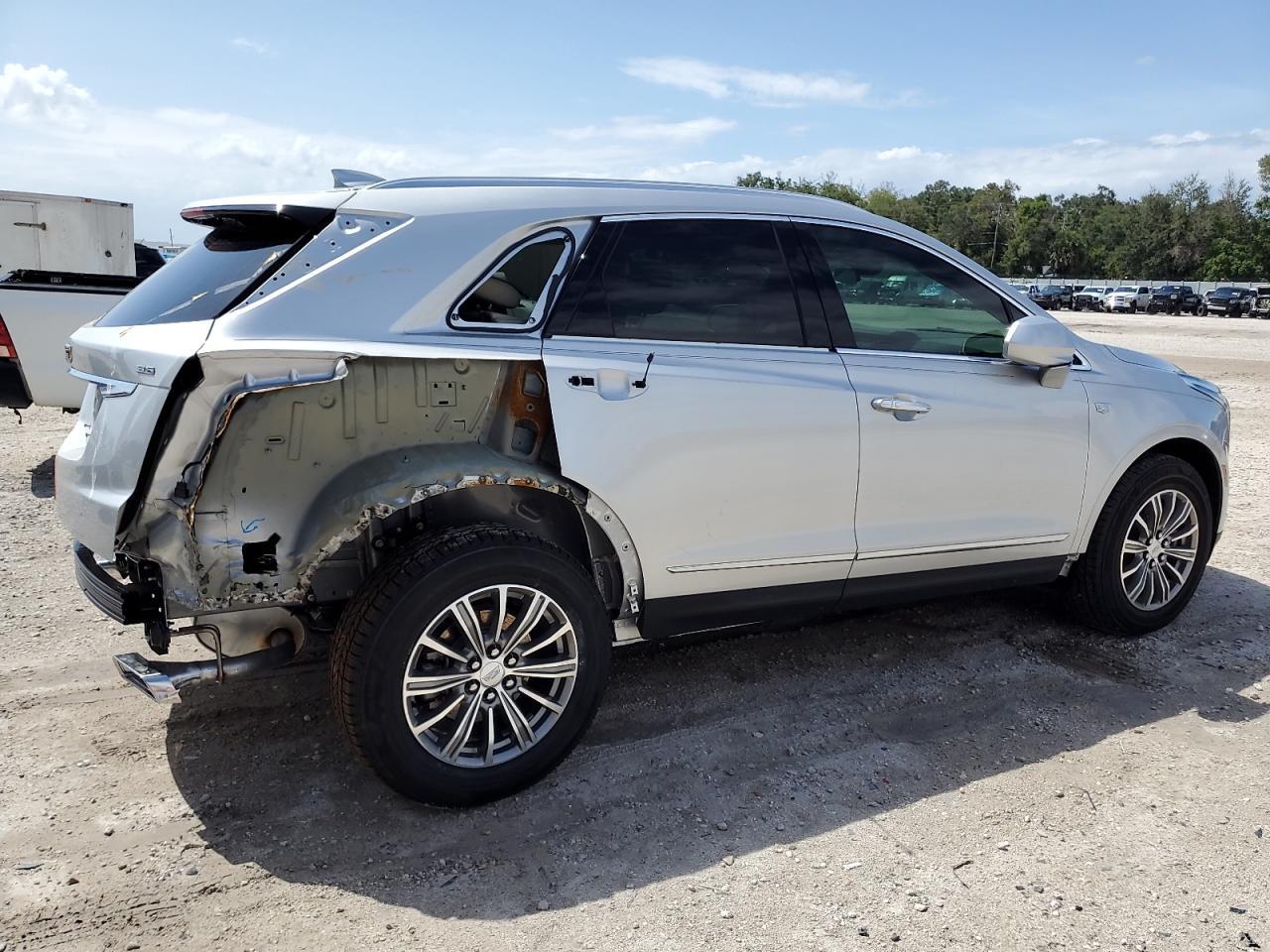 2018 Cadillac Xt5 Luxury silver  gas 1GYKNCRS0JZ171404 photo #4