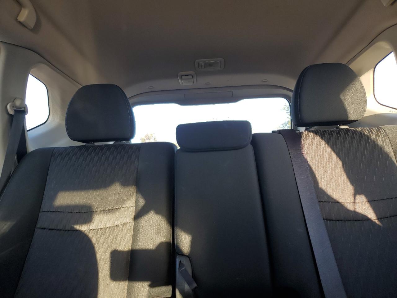 2017 Nissan Rogue S VIN: KNMAT2MTXHP522133 Lot: 84810545