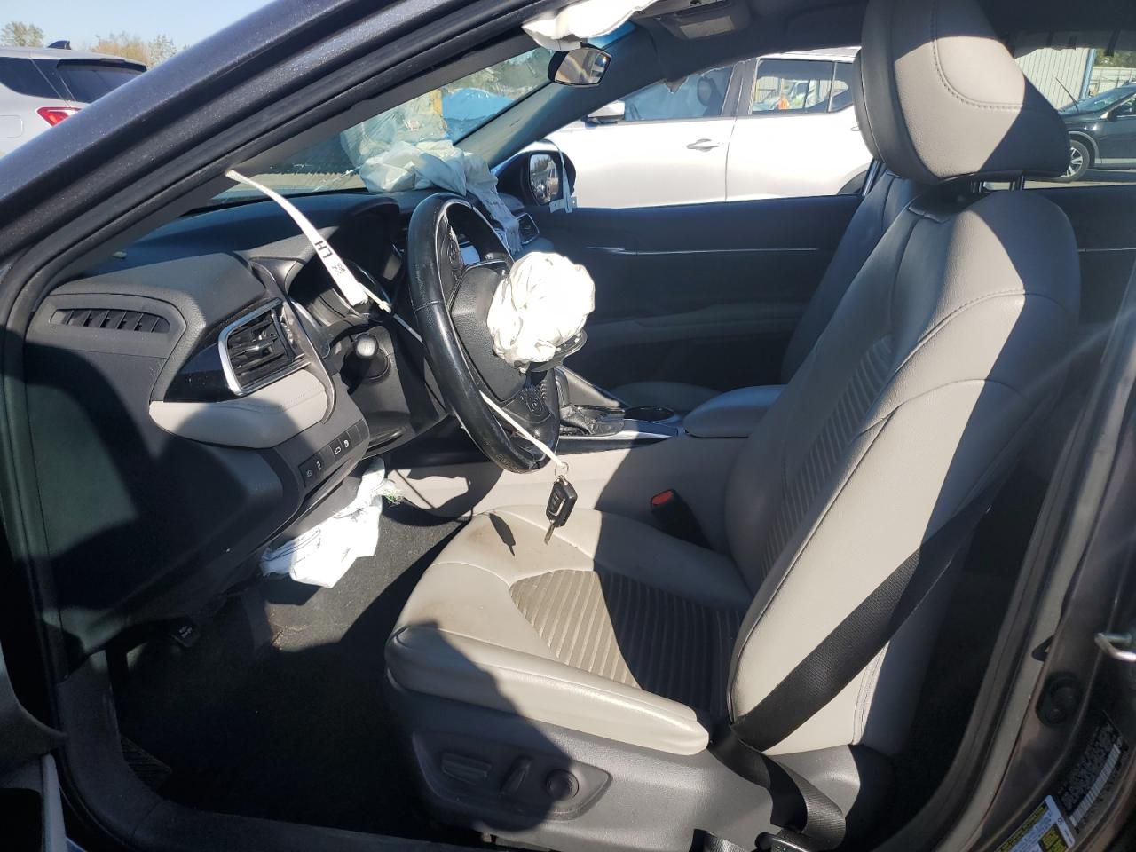 2018 Toyota Camry L VIN: 4T1B11HK6JU020812 Lot: 85348105