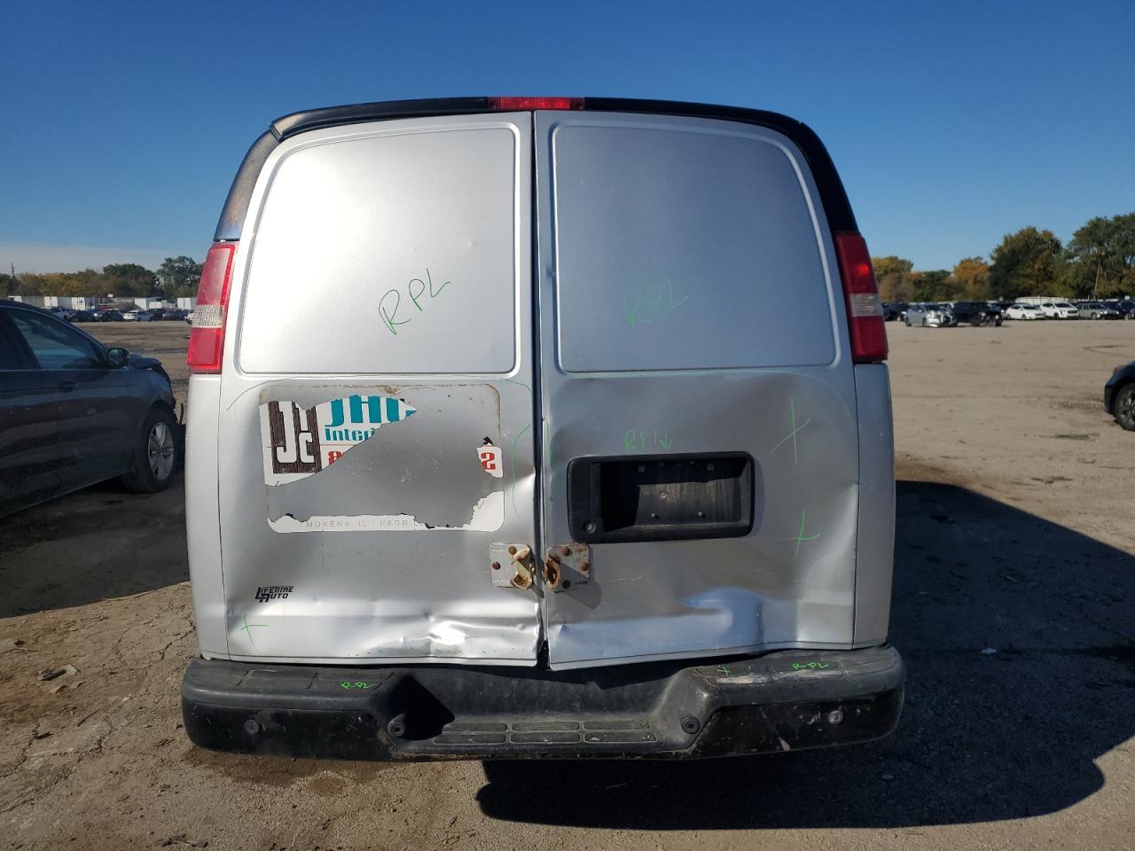 2015 GMC Savana Delivery Van VIN: 1GTW7FCGXF1249474 Lot: 89704105