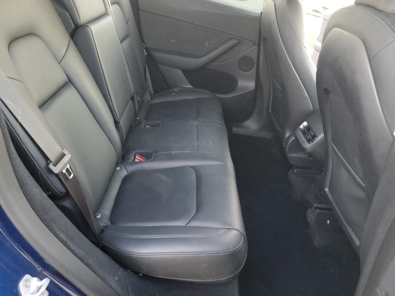 2022 Tesla Model Y VIN: 7SAYGDEE9NA011923 Lot: 90292175