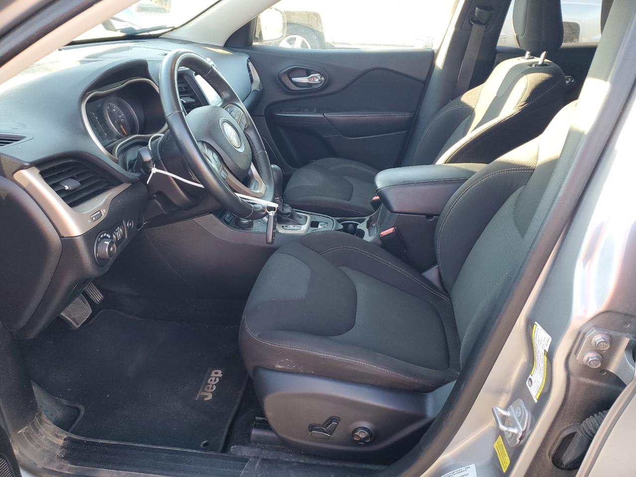 2016 Jeep Cherokee Latitude VIN: 1C4PJMCB4GW130693 Lot: 84252085