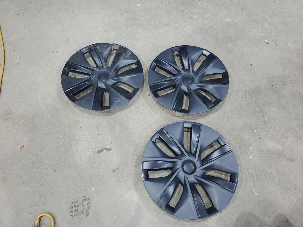 2025 Tesla Model Y VIN: 7SAYGDEE3SA357297 Lot: 85738535