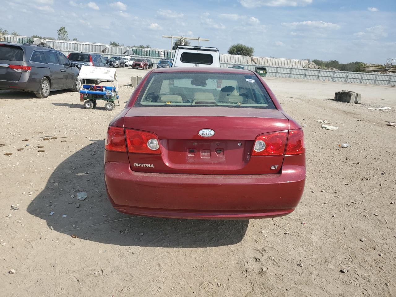 2008 Kia Optima VIN: KNAGE123685189052 Lot: 81744165