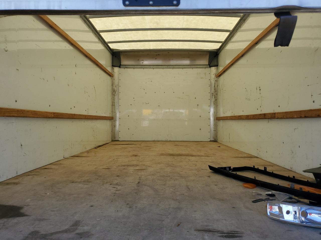 2022 GMC Savana Cut - Box Truck VIN: 7GZ37TC75NN007557 Lot: 85123765