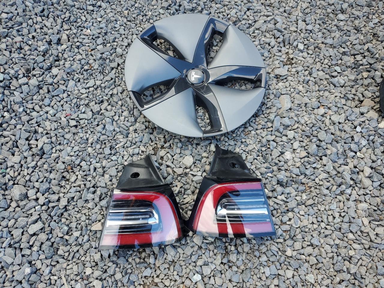 2018 Tesla Model 3 VIN: 5YJ3E1EAXJF156524 Lot: 85753535