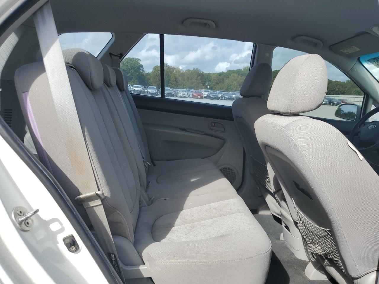 2008 Kia Rondo Lx VIN: KNAFG526287146601 Lot: 82324215