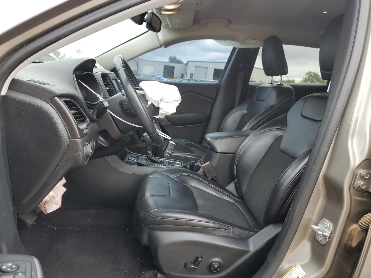 2019 Jeep Cherokee Latitude Plus VIN: 1C4PJLLB7KD223433 Lot: 90227025