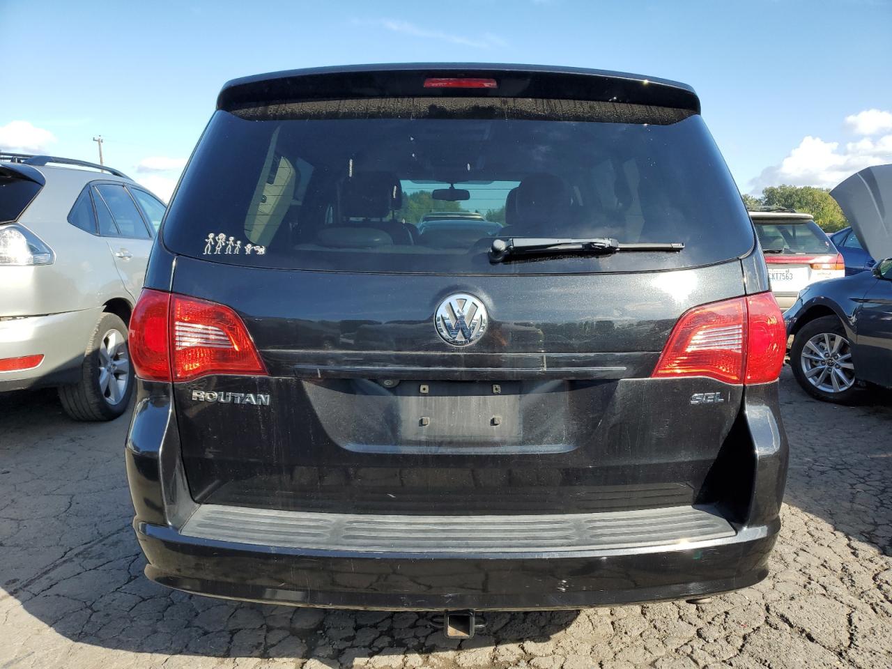 2010 Volkswagen Routan Sel VIN: 2V4RW5DX8AR406860 Lot: 82233635