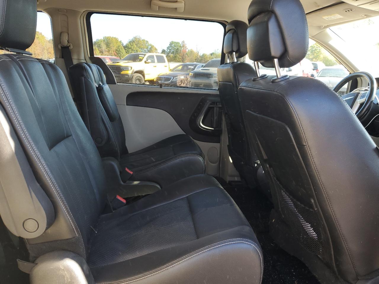 2015 Chrysler Town & Country Touring L VIN: 2C4RC1CGXFR506673 Lot: 86778205