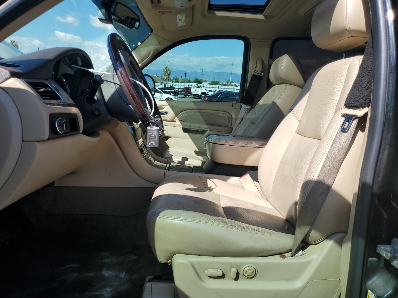 2010 Cadillac Escalade Esv Premium VIN: 1GYUCJEF2AR112480 Lot: 86407865